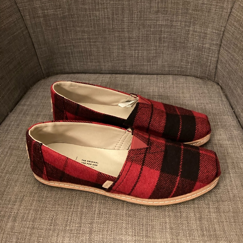 TOMS Women’s Classic Red and Black Flannel Plaid Alpargata Slip-On Shoes Size 6